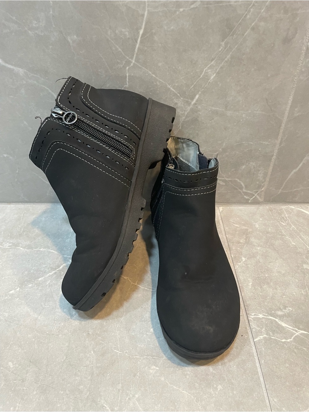 JSport Jenna Women's Black Ankle Bootie Zip Contrast Stitching Size 6M